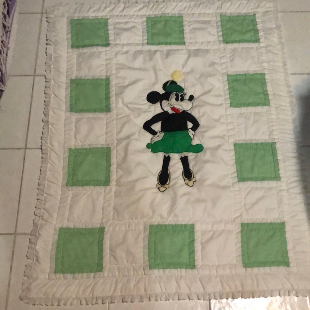 Baby quilt w vintage Minnie Mouse. Or for baby /pup!! Or hang on the wall. Pets
